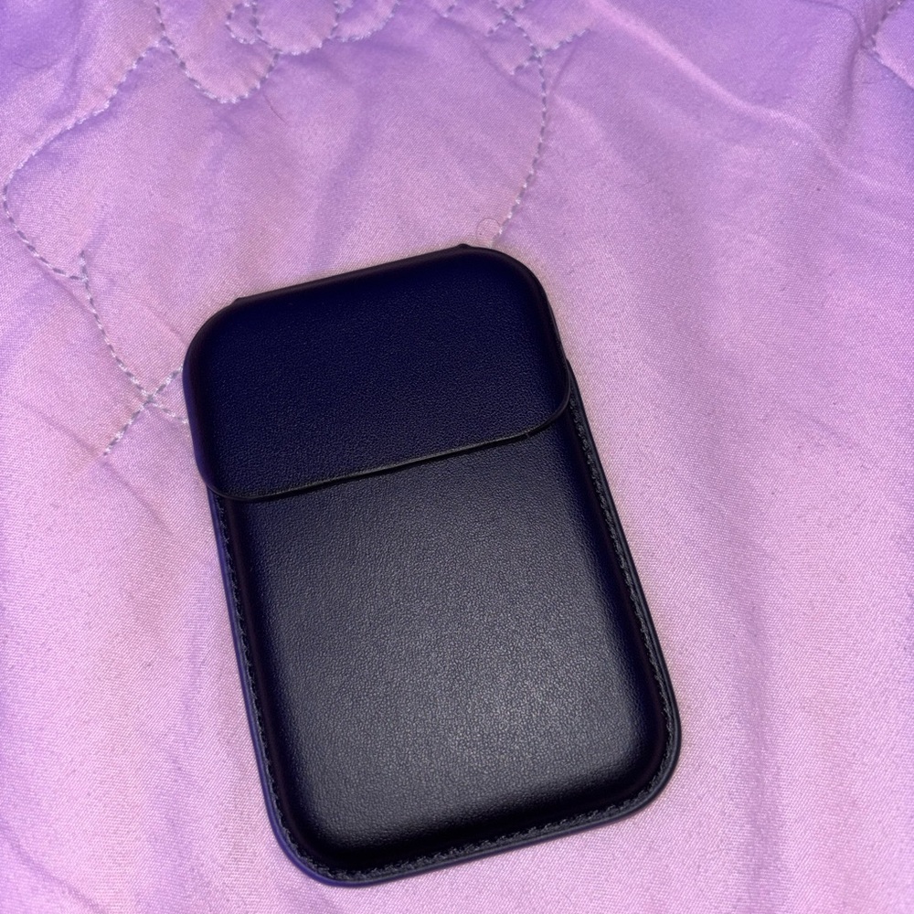 Elegant Dot. Black Card Holder